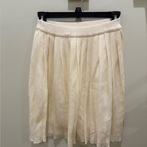 pleated white skirt